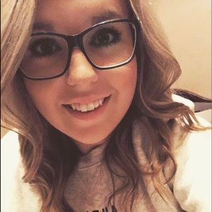 Meet your Posher, Claire